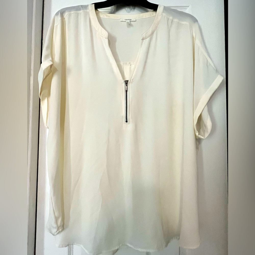 Make an offer! Offwhite Maurices brand top. 2x.